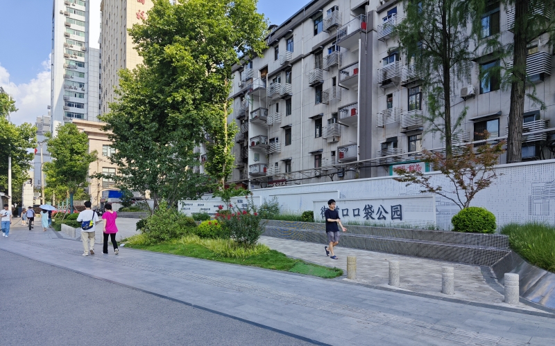 武漢市洪山區(qū)街頭口袋公園。武漢市房管局供圖